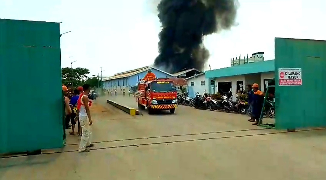 Pt Hijau Lestari Prakarsa  Utama,  Scurity Larang Wartawan  Untuk Liput Kebakaran  Di Kp  Citapen  Bogor Timur