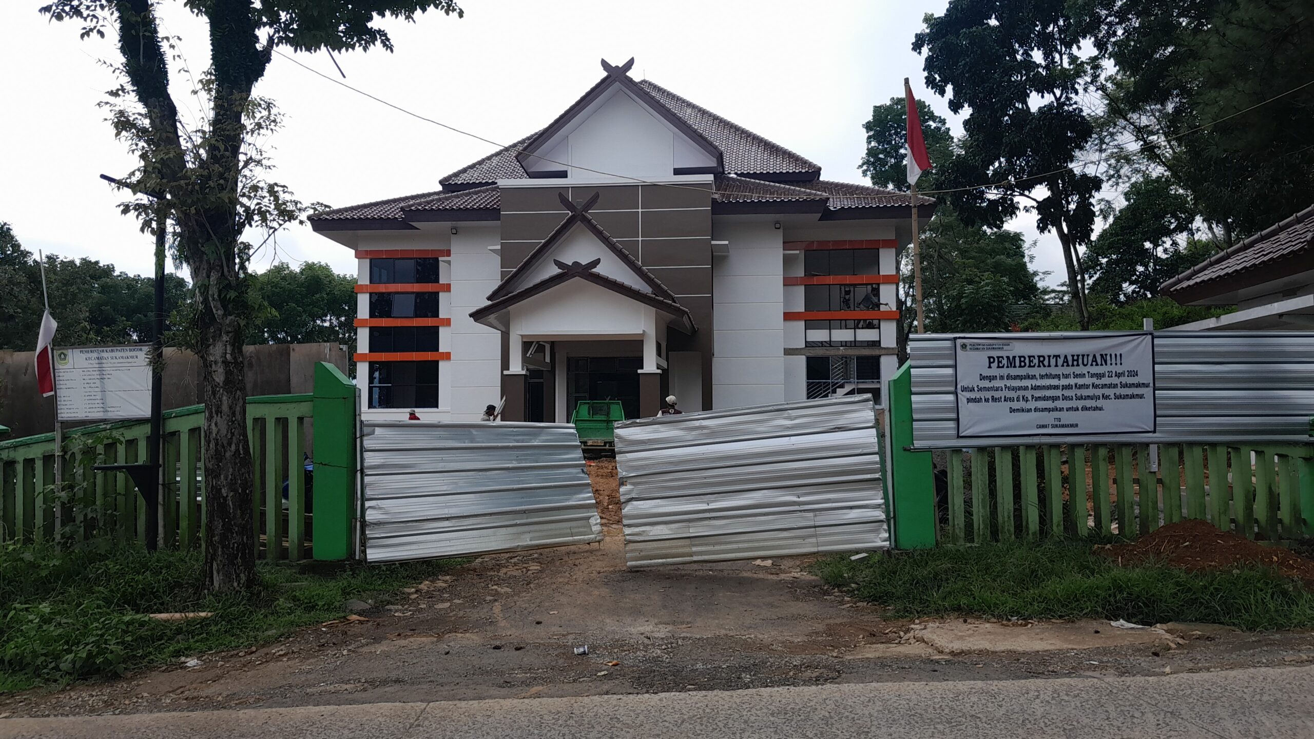 LSM KOMPARASI Soroti Anggaran Fantastis dan Pengawasan Proyek Kantor Kecamatan Sukamakmur.