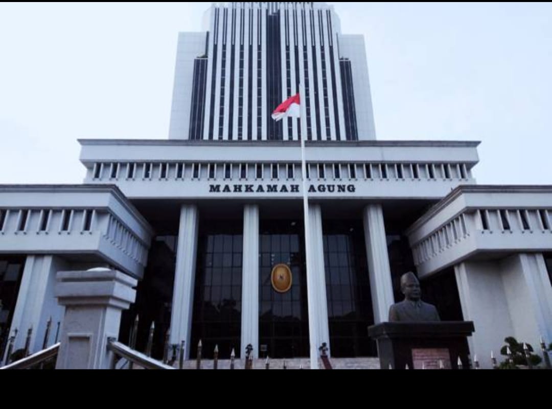 KOMPARASI: Kasus Zarof Ricar Bukti Sistem Peradilan Butuh Reformasi Serius.