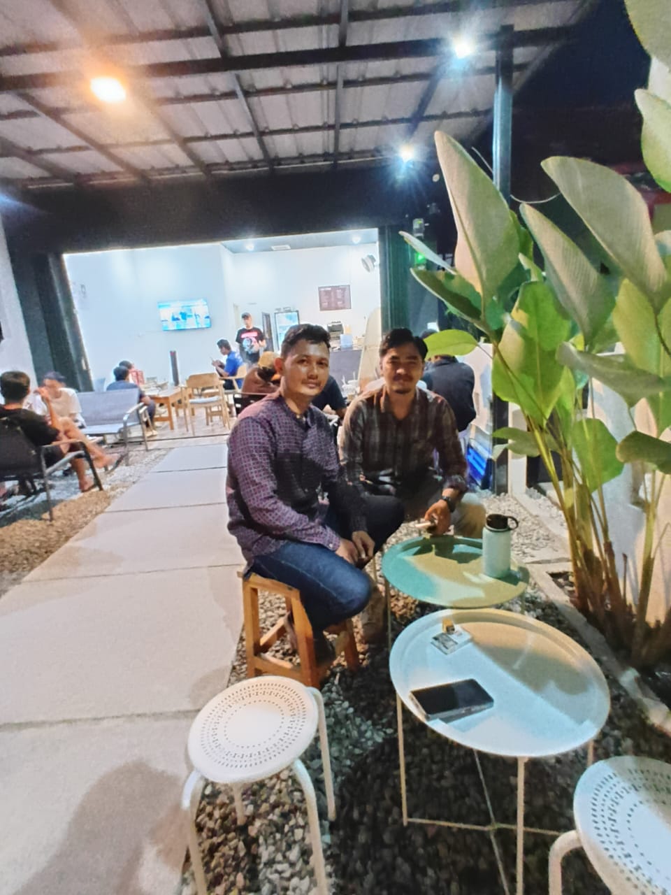 Fadli Fildansyah Mulai Dunia Wirausaha Di Usia Mudanya Dengan Bangun Warkop Di Jalan Raya Kedung Waringin Kab.Bekasi Jawa Barat.