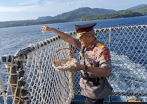 Waka Polda Aceh Pimpin Acara Tabur Bunga di Atas Kapal Wisanggeni 8005″Dalam  Peringati Hari  Bhayangkara Ke-79 Tahun