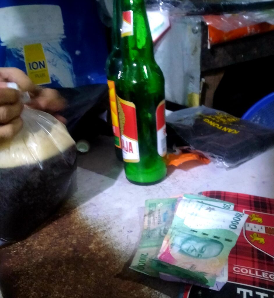 Berkedok  Warung  Klontongan  Penjual  Minuman  Beralkohol  Di  Dalam  Perumahan  Citra  Indah  Desa  Sukamaju  Kecamatan  Jonggol
